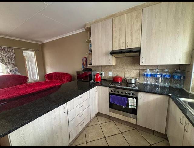 2 BEDROOM APARTMENT FOR SALE IN FLORIDA GLEN